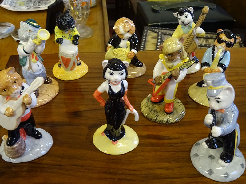 Beswick 10 figure cats chorus band